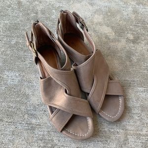 Donald Pliner Vivica Wedge